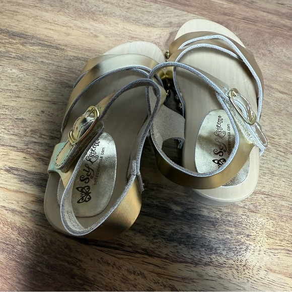 Self Esteem Gold Strappy Sandals, Toddler Size 6 - Picture 3 of 5